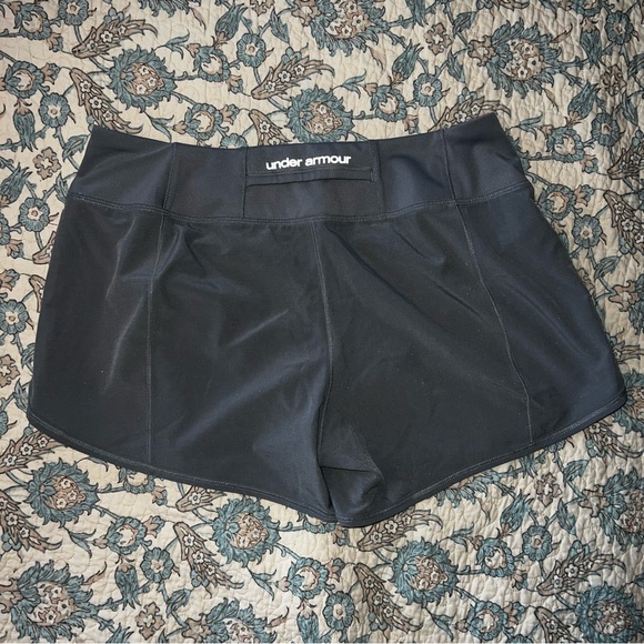 Under Armour Women’s running shorts, size Medium. Silver-Gray. - Picture 3 of 3